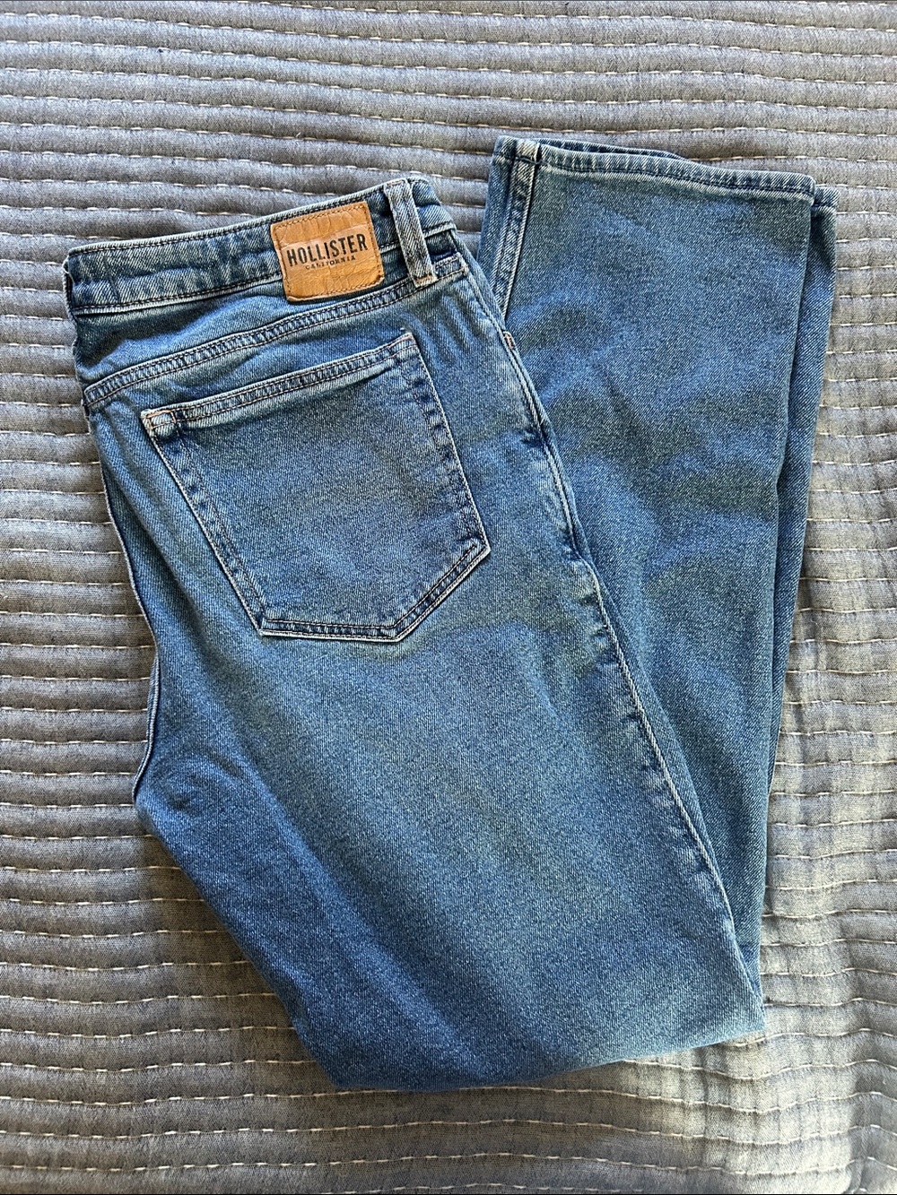 Hollister Low-Rise ‘90s Vintage Straight-Leg Jeans